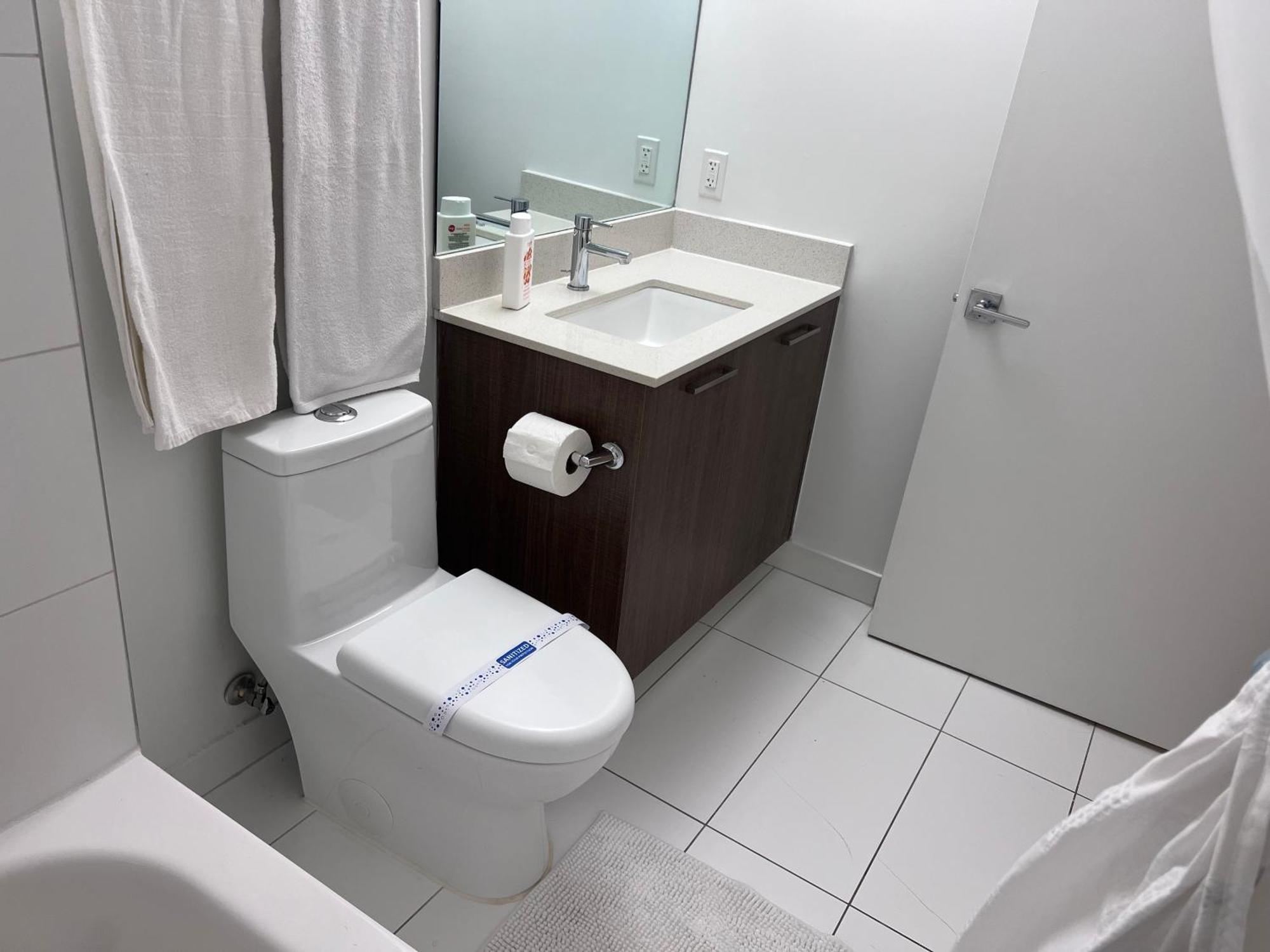 Master Bed Room In Calle Ocho Miami Exterior foto